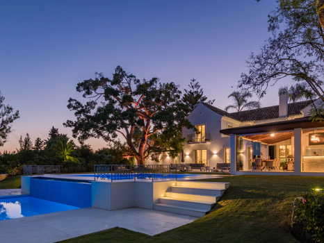 Exclusiva villa de lujo de 6 dormitorios en La Cerquilla, Marbella