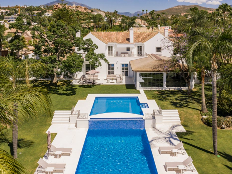 Exclusiva villa de lujo de 6 dormitorios en La Cerquilla, Marbella