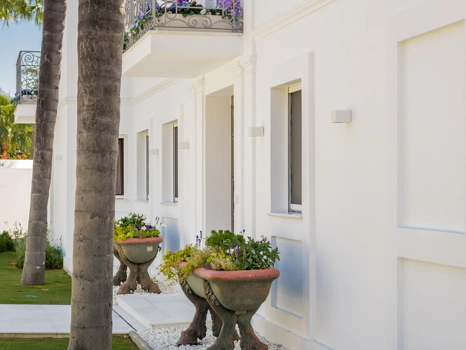 Exclusiva villa de lujo de 6 dormitorios en La Cerquilla, Marbella