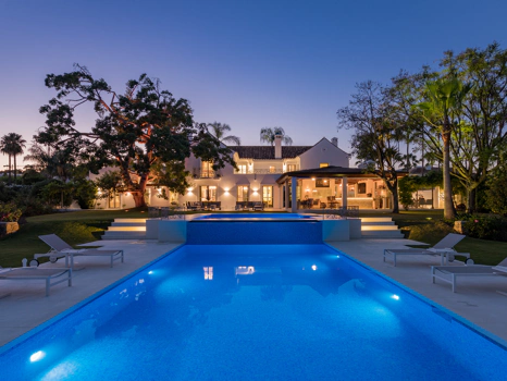 Exclusiva villa de lujo de 6 dormitorios en La Cerquilla, Marbella