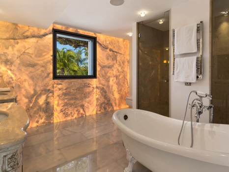 Exclusiva villa de lujo de 6 dormitorios en La Cerquilla, Marbella