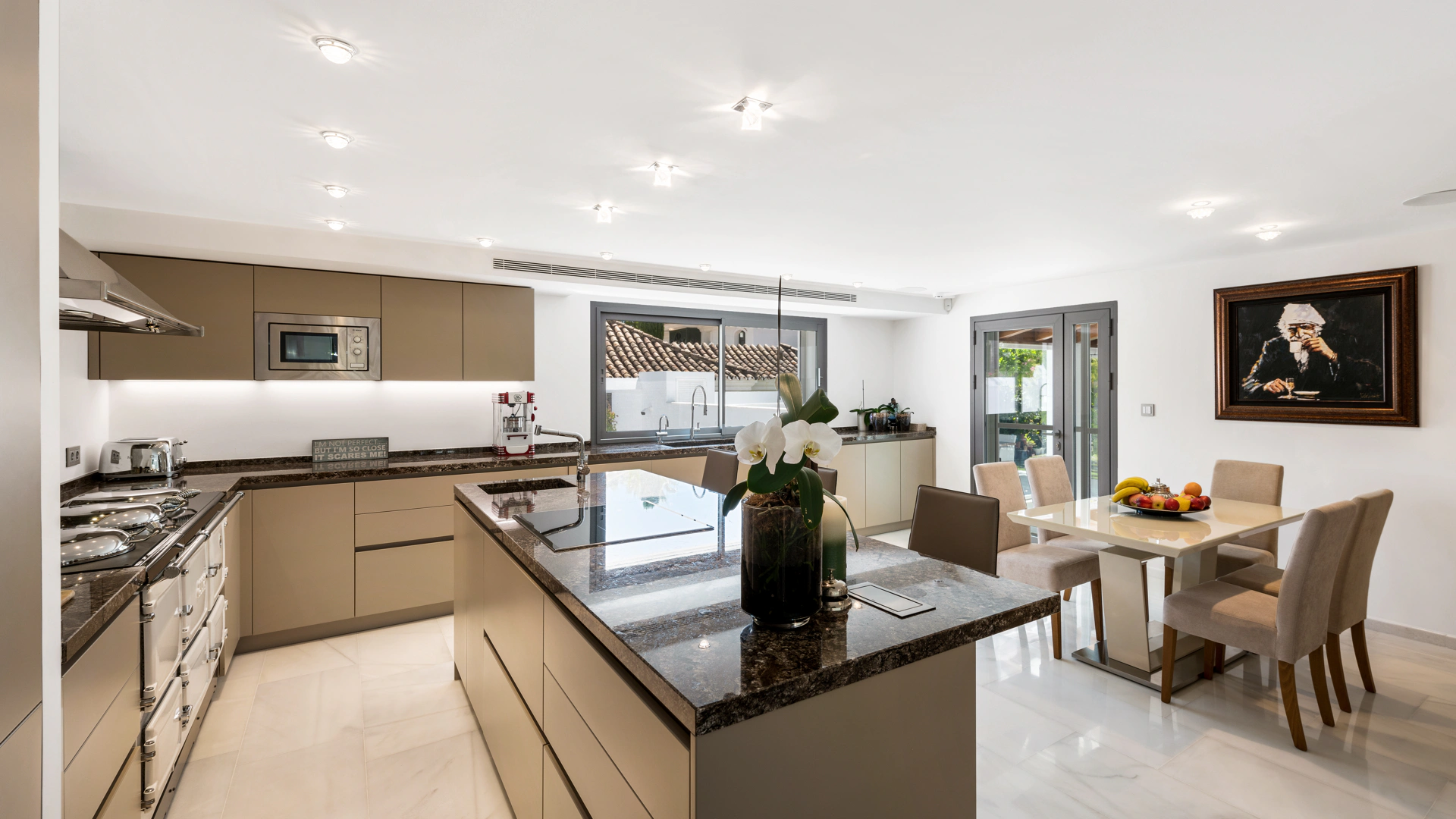 Villa en venta en La Cerquilla, Nueva Andalucia