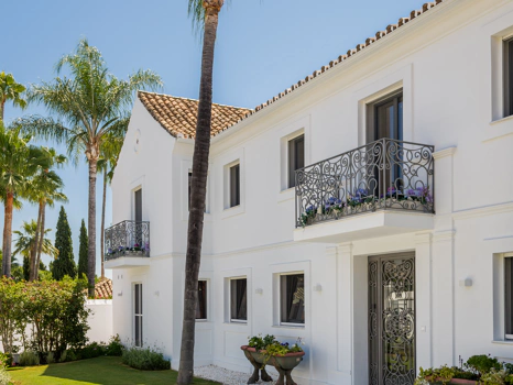 Exclusiva villa de lujo de 6 dormitorios en La Cerquilla, Marbella