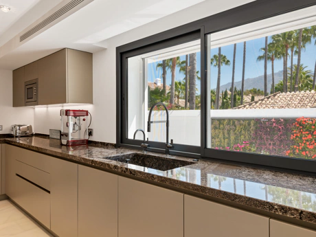 Exclusiva villa de lujo de 6 dormitorios en La Cerquilla, Marbella