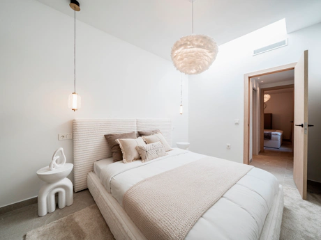 Elegante Casa Adosada Renovada en La Rinconada, Nueva Andalucía