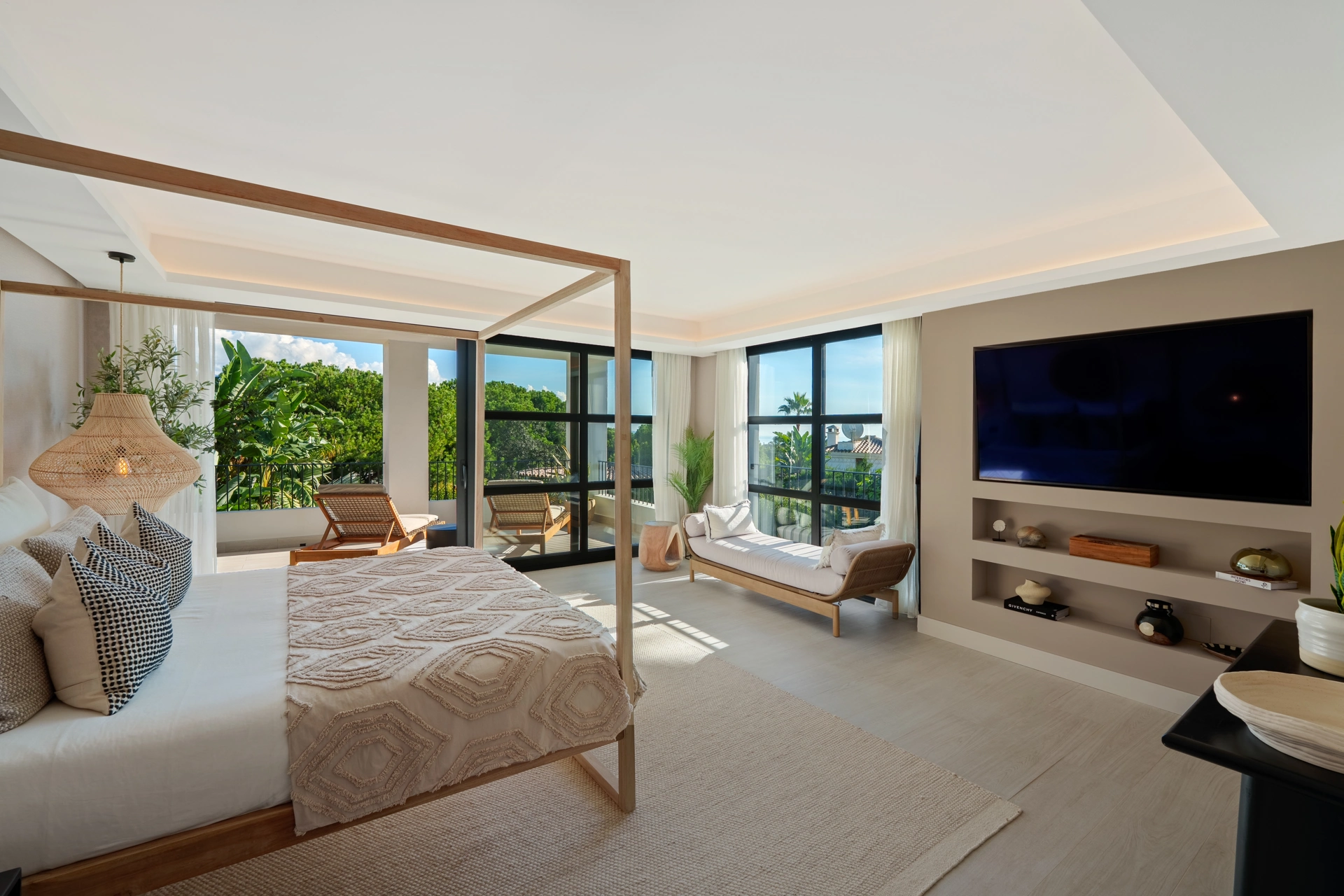 Villa for sale in Nueva Andalucia, Marbella
