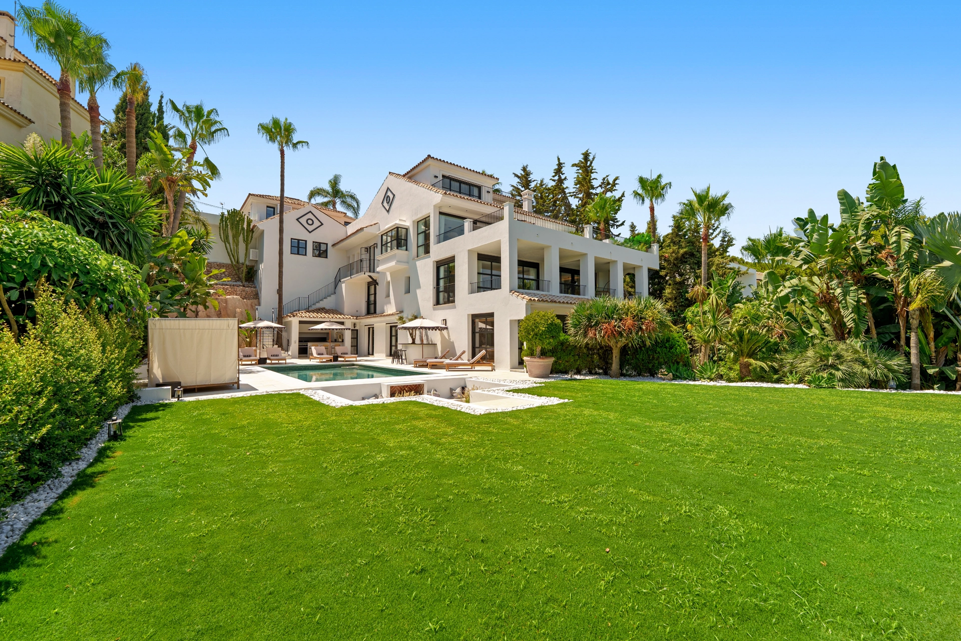 Villa for sale in Nueva Andalucia, Marbella