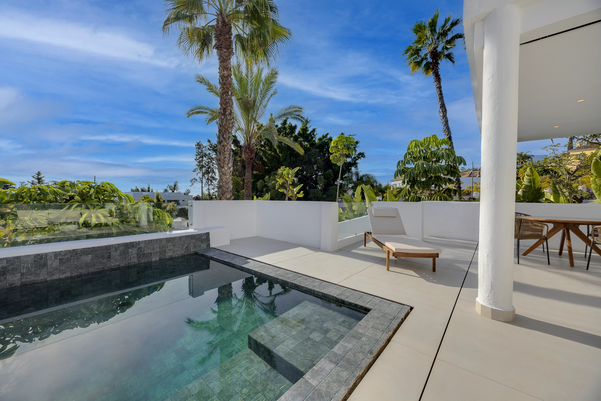 Town House for sale in El Paraiso, Estepona East