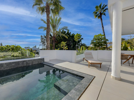 Modern Luxury Apartments with Private Pools and Sea-View Penthouses near Marbella