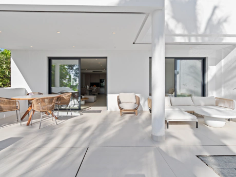 Modern Luxury Apartments with Private Pools and Sea-View Penthouses near Marbella