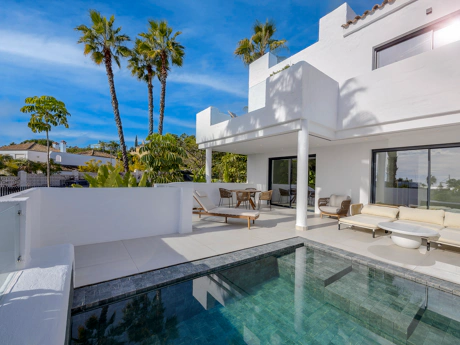 Modern Luxury Apartments with Private Pools and Sea-View Penthouses near Marbella
