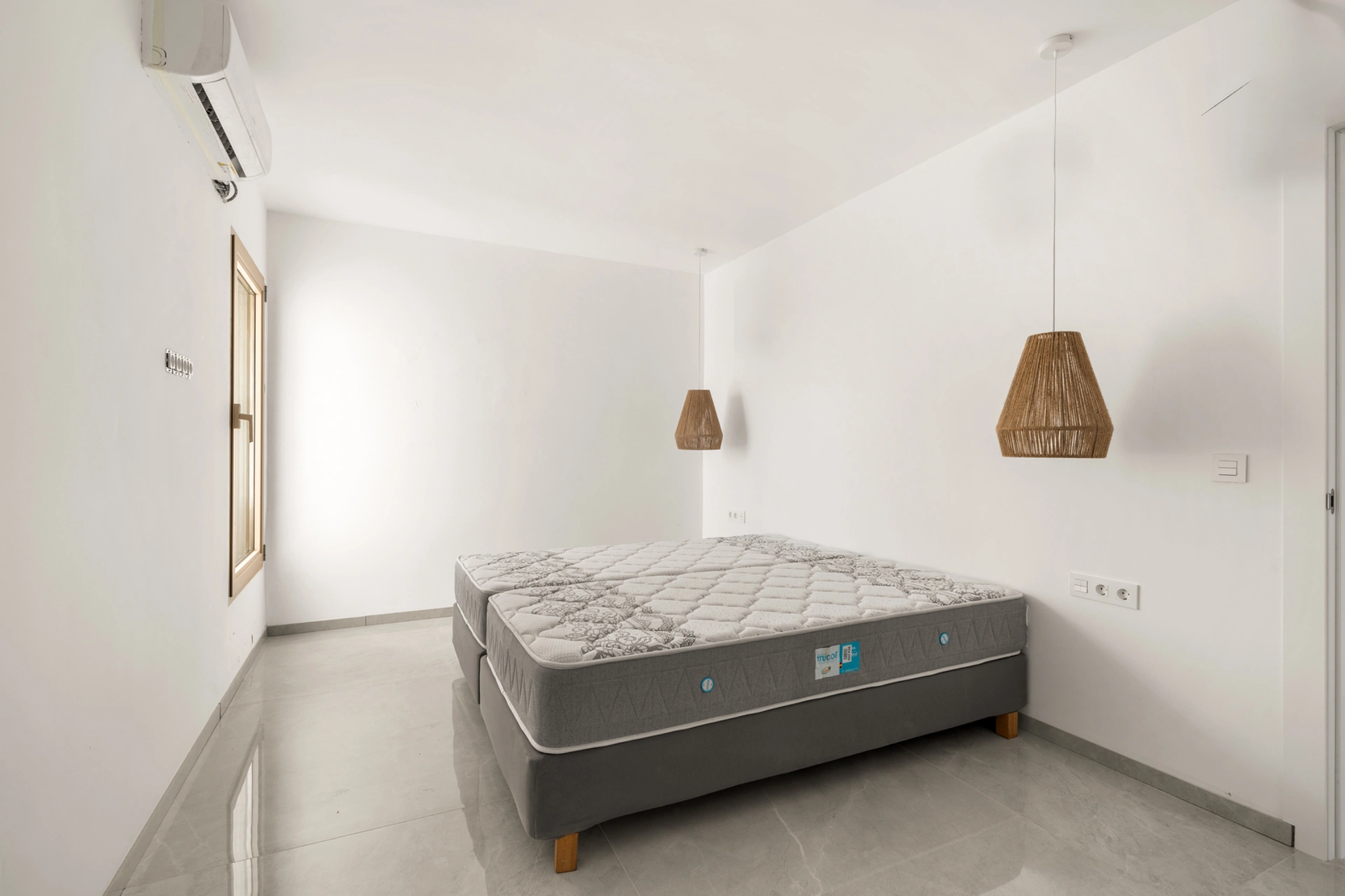 Villa for sale in Buenas Noches, Estepona West