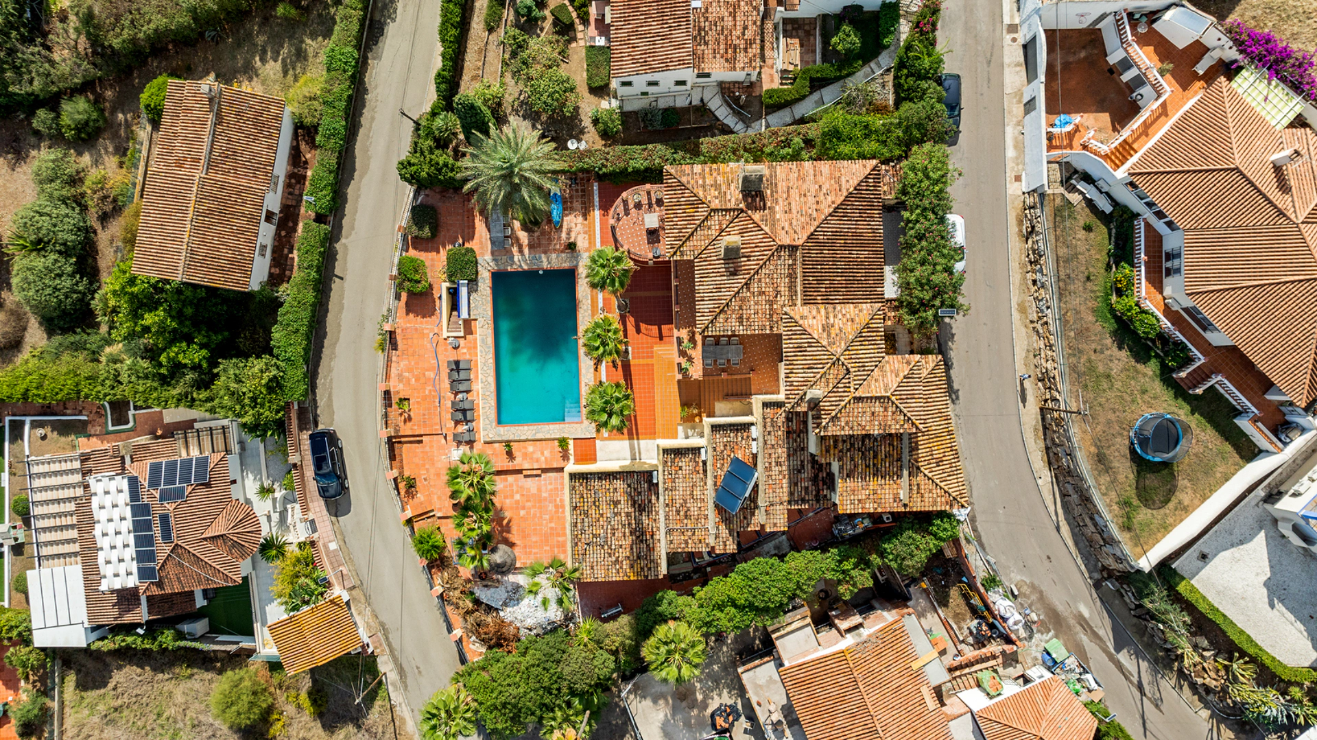Villa for sale in Buenas Noches, Estepona West