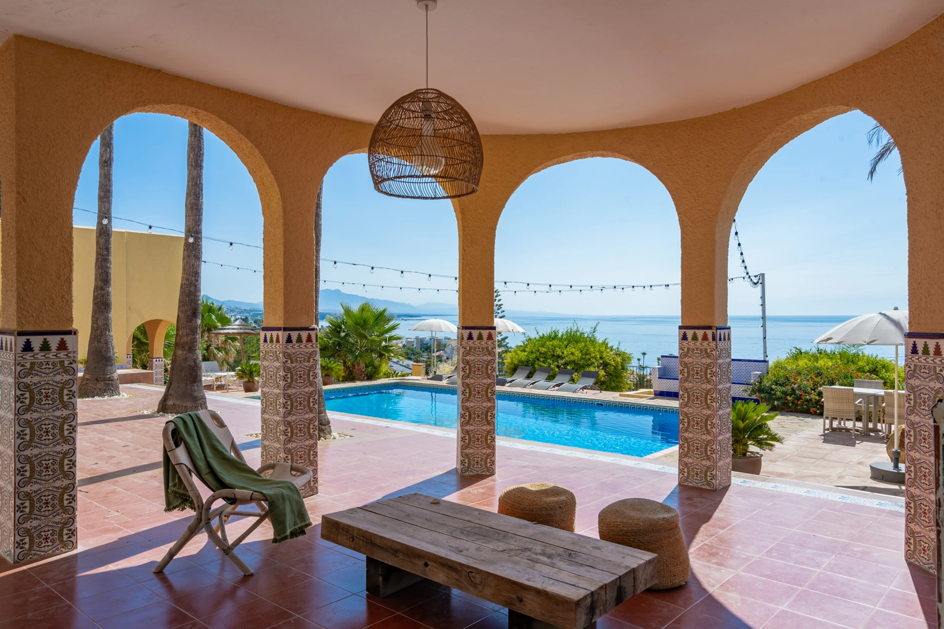Villa for sale in Buenas Noches, Estepona West