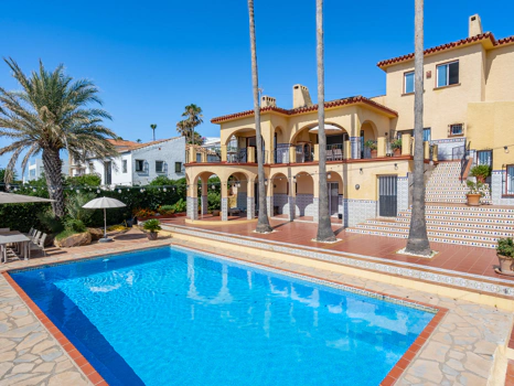 Magnificent Andalusian Villa with Scandinavian Touch and Sea Views in Estepona West