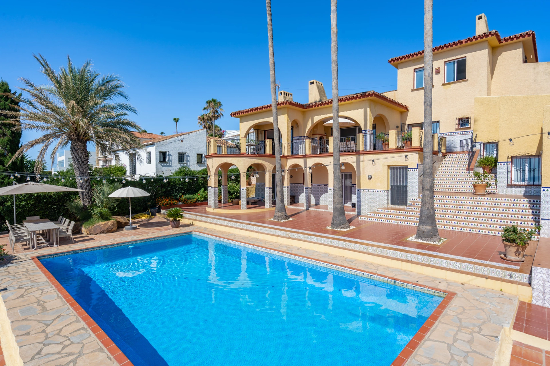 Villa for sale in Buenas Noches, Estepona West