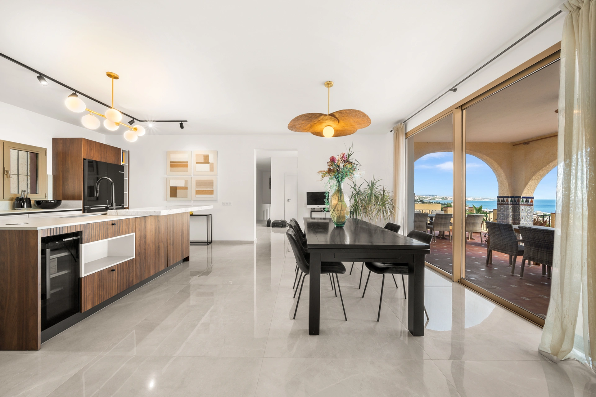 Villa for sale in Buenas Noches, Estepona West