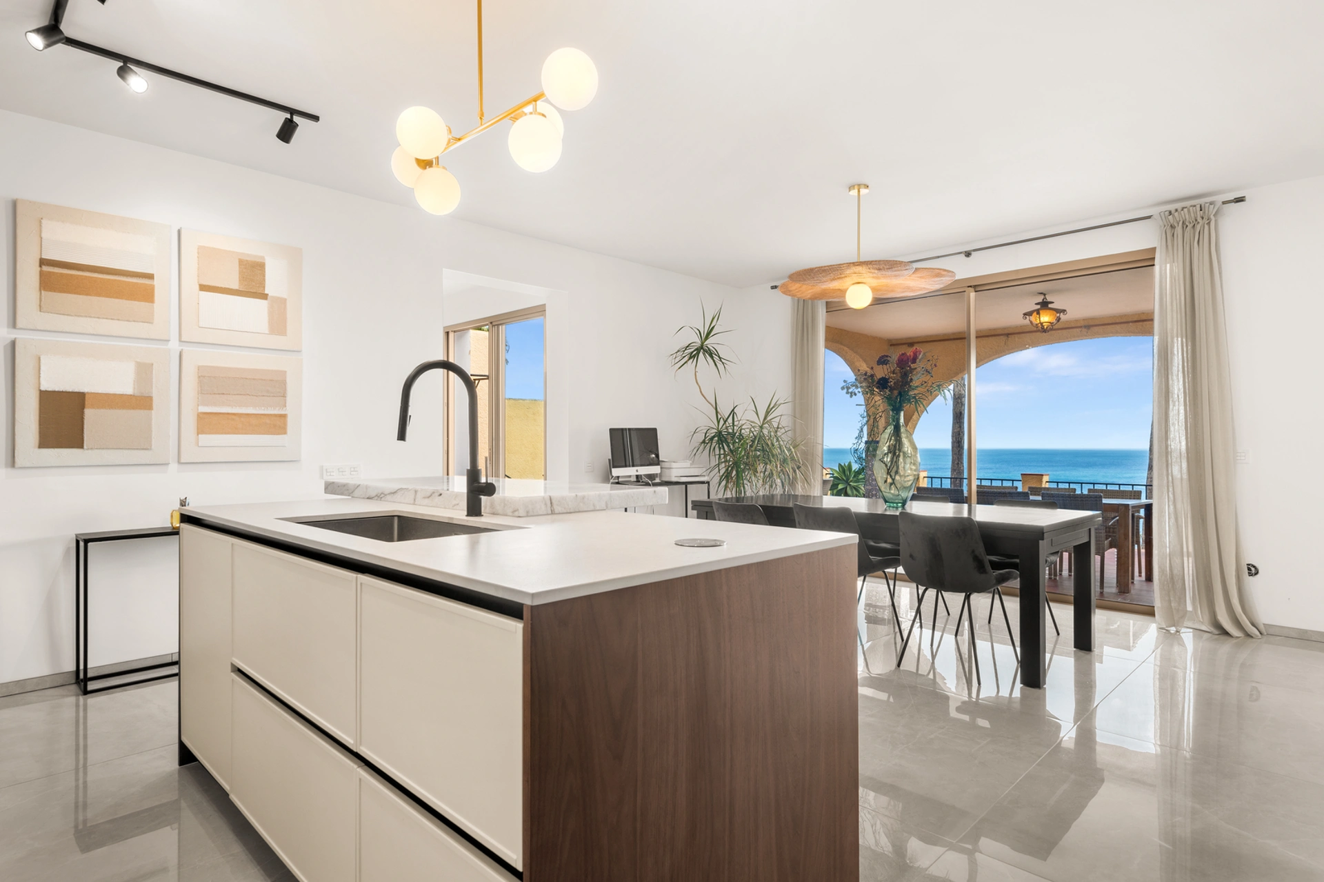 Villa for sale in Buenas Noches, Estepona West