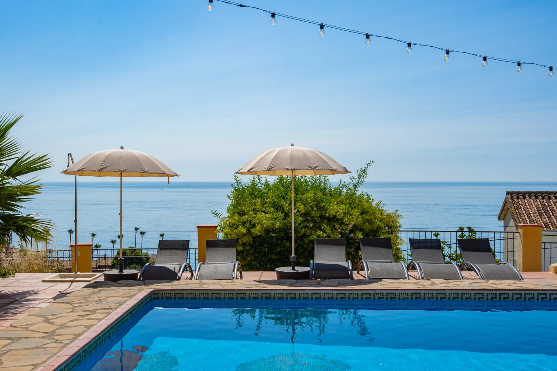 Villa for sale in Buenas Noches, Estepona West