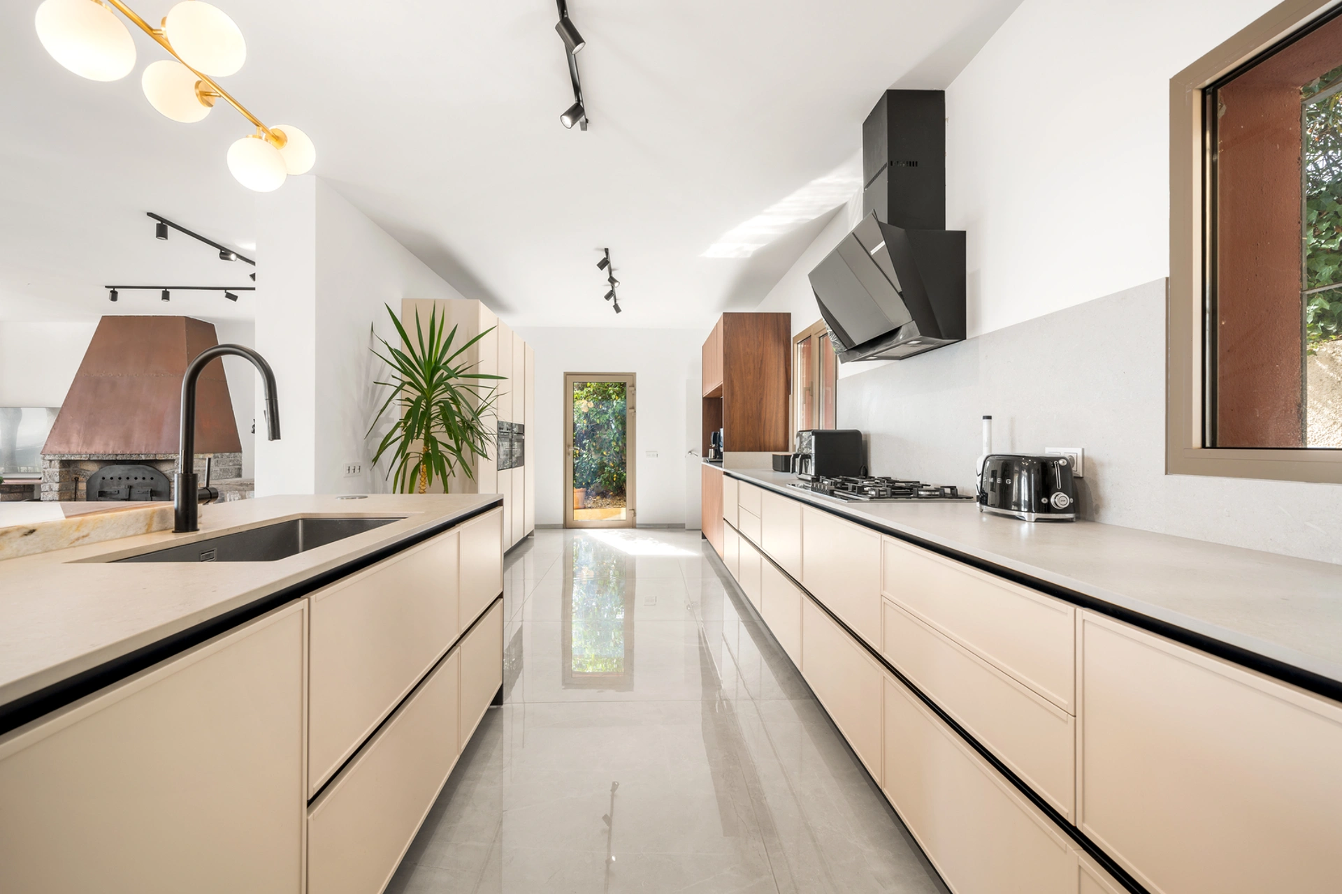 Villa for sale in Buenas Noches, Estepona West