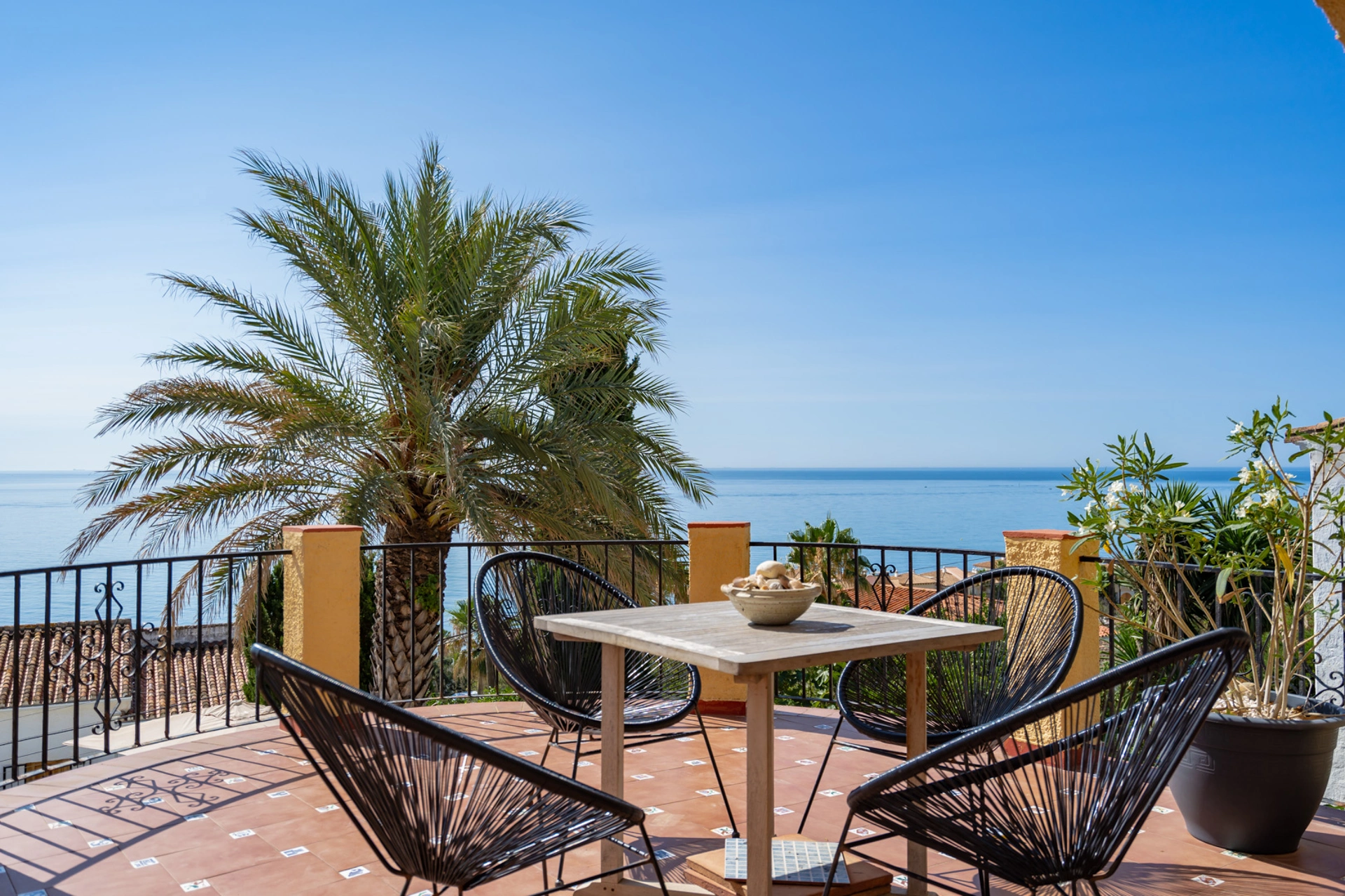 Villa for sale in Buenas Noches, Estepona West