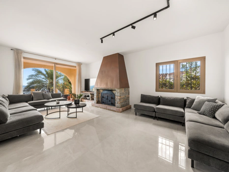 Magnificent Andalusian Villa with Scandinavian Touch and Sea Views in Estepona West
