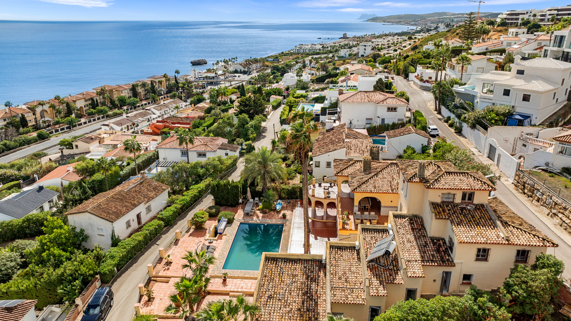 Villa for sale in Buenas Noches, Estepona West