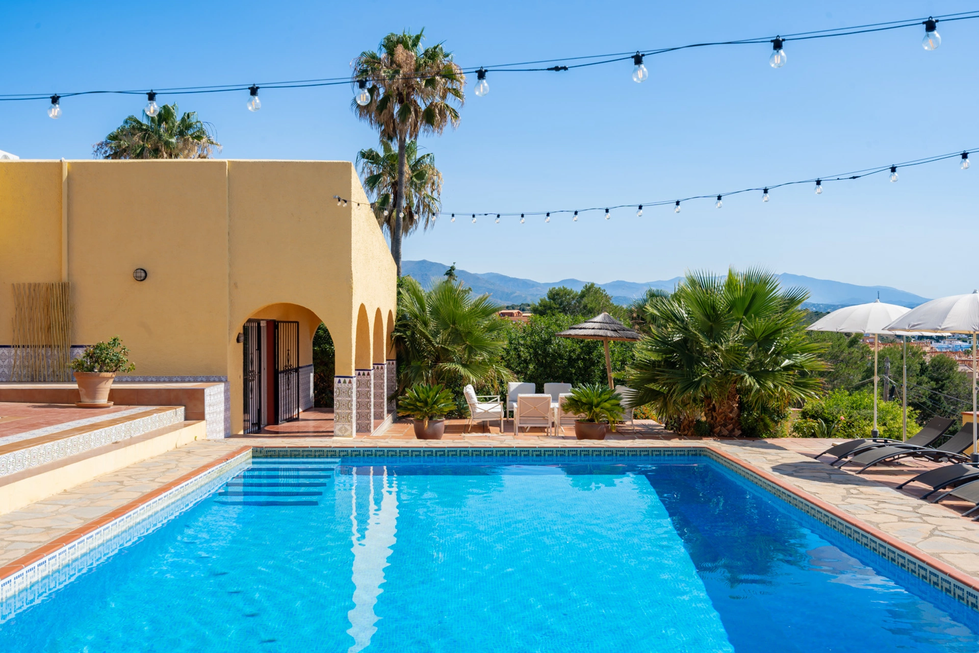 Villa for sale in Buenas Noches, Estepona West