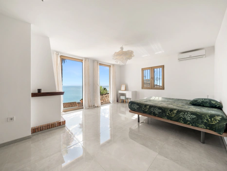 Magnificent Andalusian Villa with Scandinavian Touch and Sea Views in Estepona West