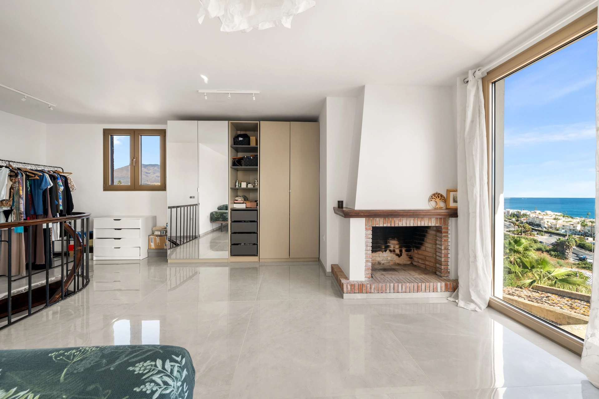 Villa for sale in Buenas Noches, Estepona West