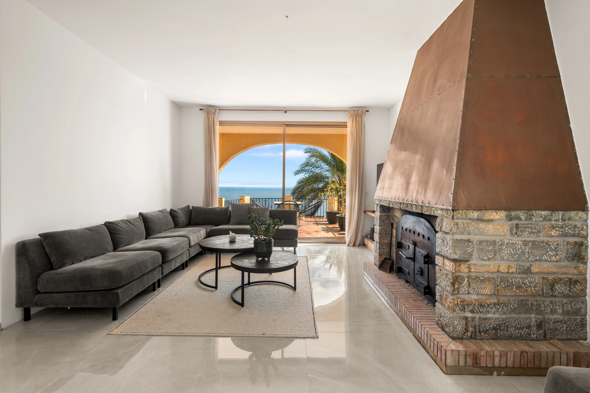 Villa for sale in Buenas Noches, Estepona West