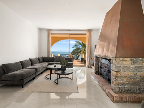 Magnificent Andalusian Villa with Scandinavian Touch and Sea Views in Estepona West