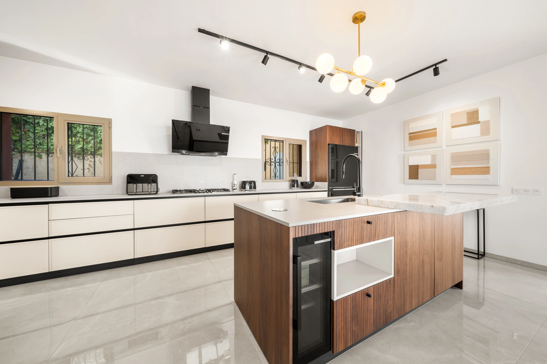 Villa for sale in Buenas Noches, Estepona West
