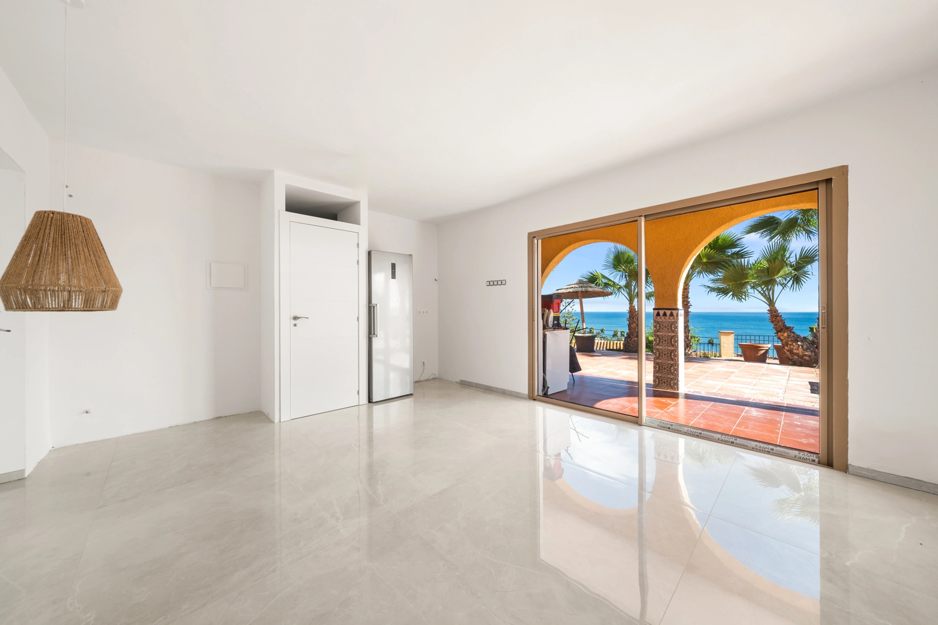 Villa for sale in Buenas Noches, Estepona West