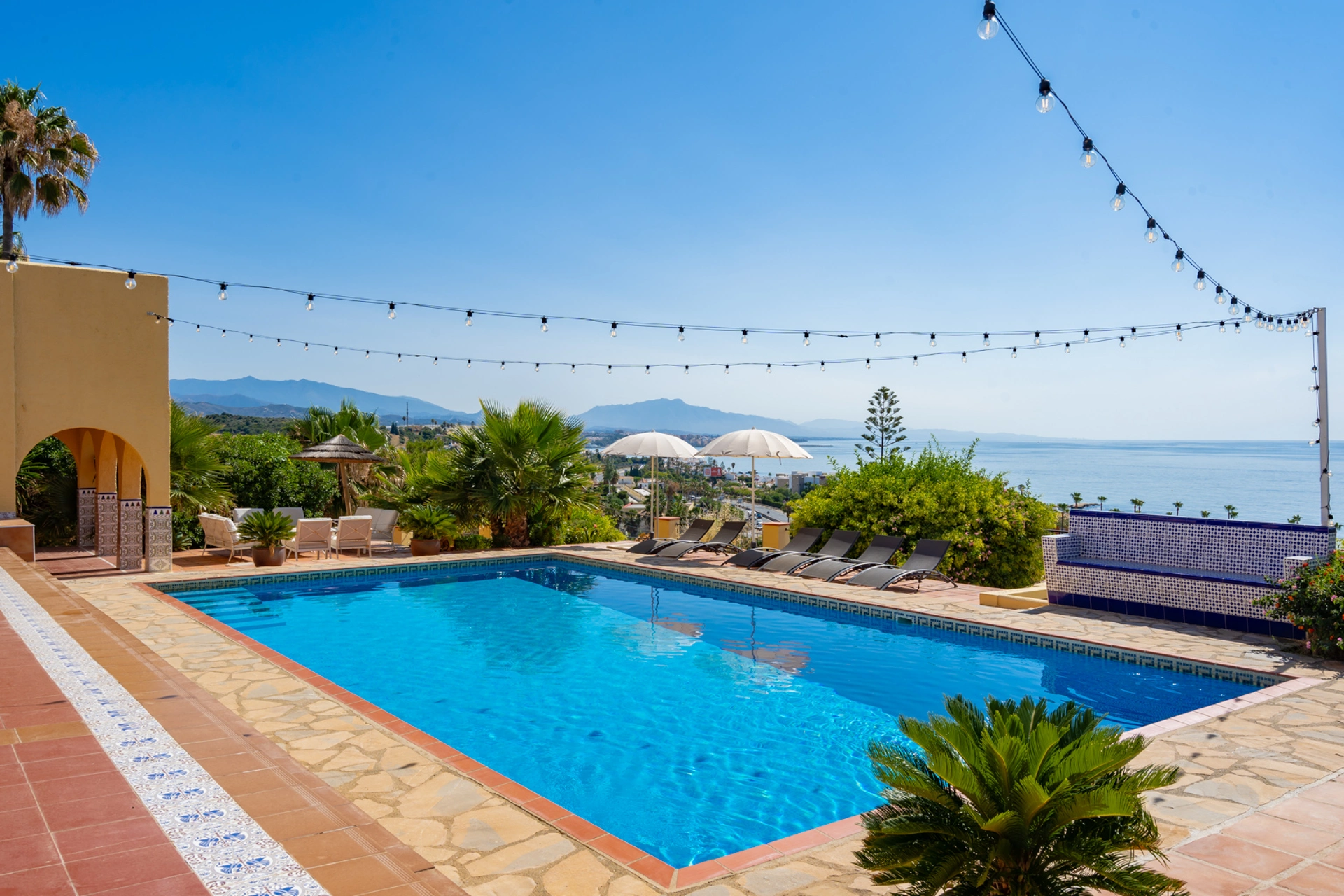 Villa for sale in Buenas Noches, Estepona West
