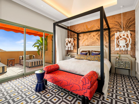Luxury three-Bedroom Penthouse with expansive Sea Views in Four Seasons