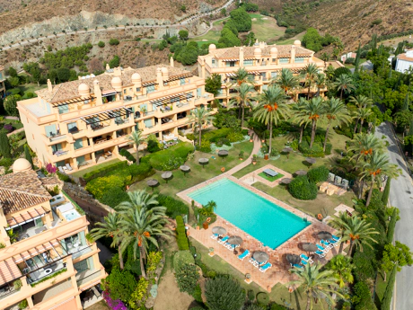 Luxury three-Bedroom Penthouse with expansive Sea Views in Four Seasons