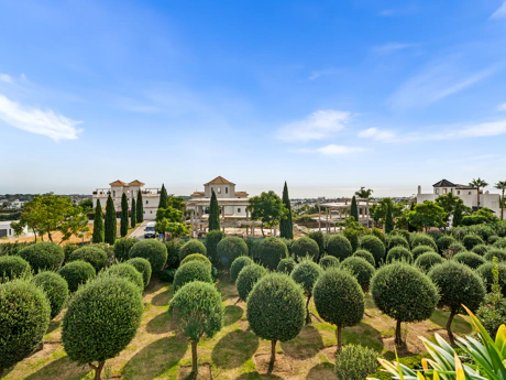 Luxury three-Bedroom Penthouse with expansive Sea Views in Four Seasons