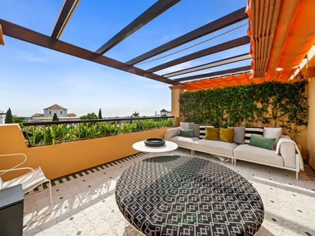 Luxury three-Bedroom Penthouse with expansive Sea Views in Four Seasons