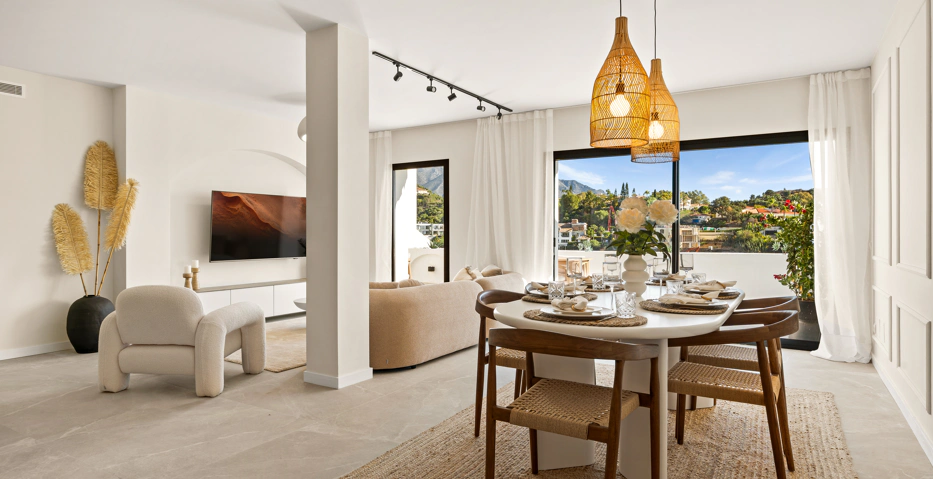 Elegant Renovated Apartment with Panoramic Golf, Sea & La Concha Views