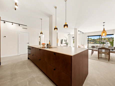 Elegante Apartamento Reformado con Vistas Panorámicas al Golf, al Mar y a La Concha