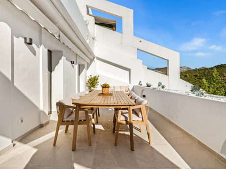 Elegante Apartamento Reformado con Vistas Panorámicas al Golf, al Mar y a La Concha