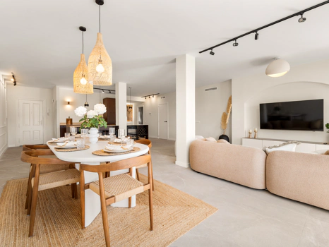 Elegant Renovated Apartment with Panoramic Golf, Sea & La Concha Views