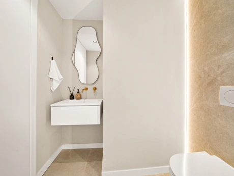 Elegante Apartamento Reformado con Vistas Panorámicas al Golf, al Mar y a La Concha