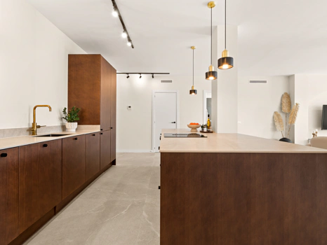 Elegant Renovated Apartment with Panoramic Golf, Sea & La Concha Views