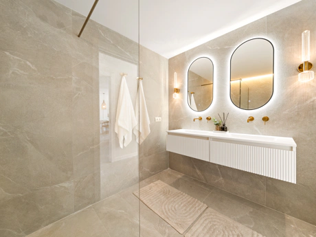 Elegante Apartamento Reformado con Vistas Panorámicas al Golf, al Mar y a La Concha
