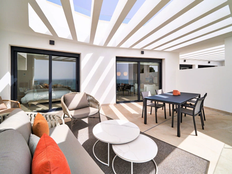 Modern Coastal Living in El Higuerón