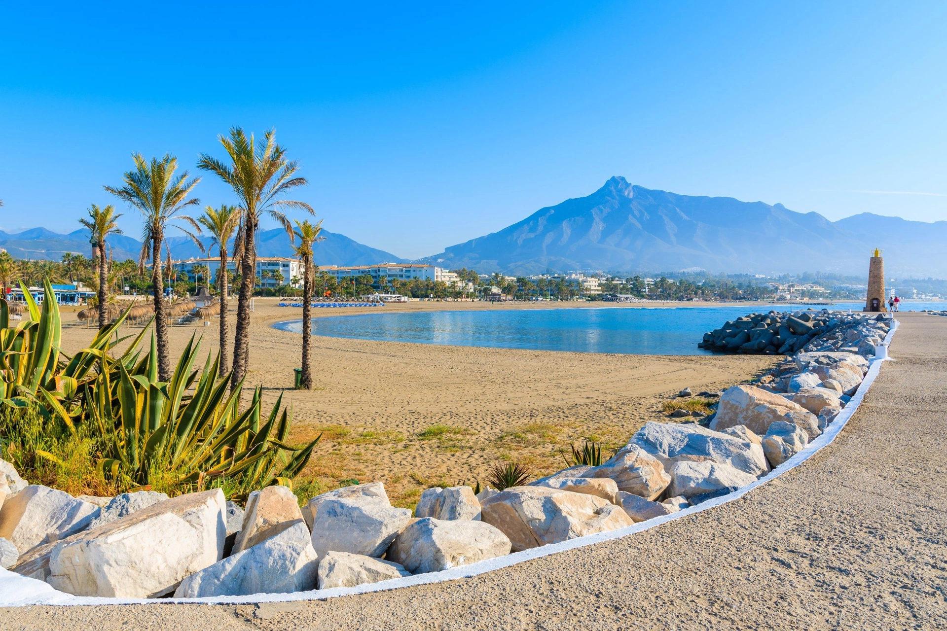 Villa for sale in Estepona