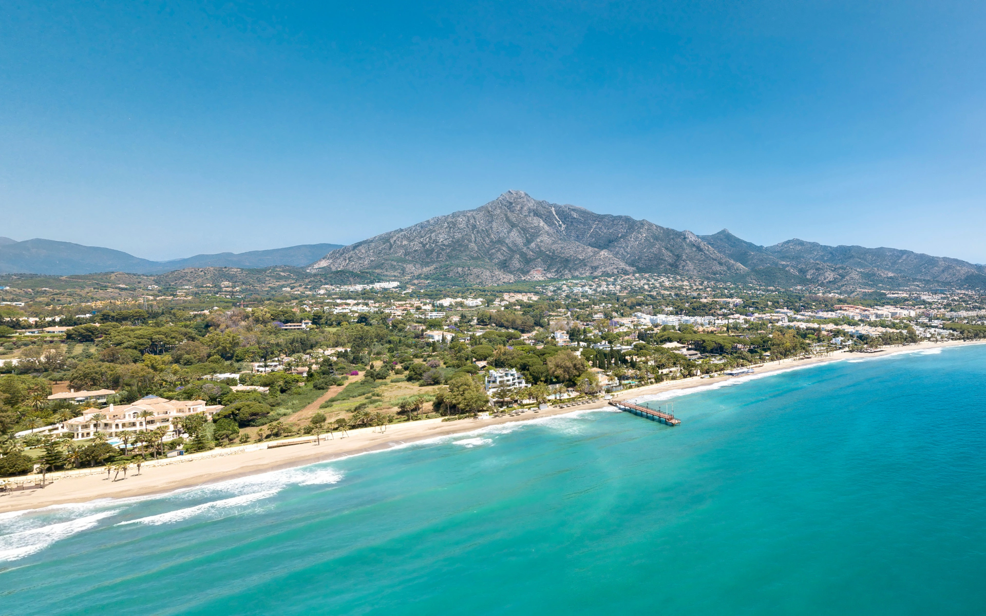 Villa for sale in Estepona