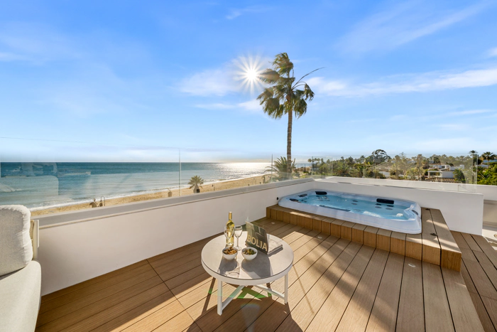 Contemporary Beachfront Masterpiece with Panoramic Sea Views – New Golden Mile